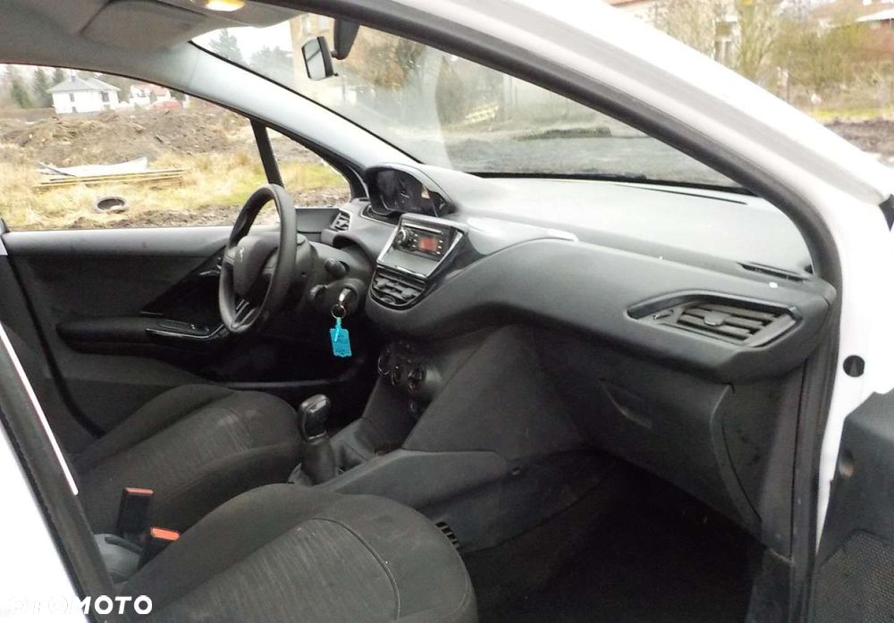Peugeot 208 - 15