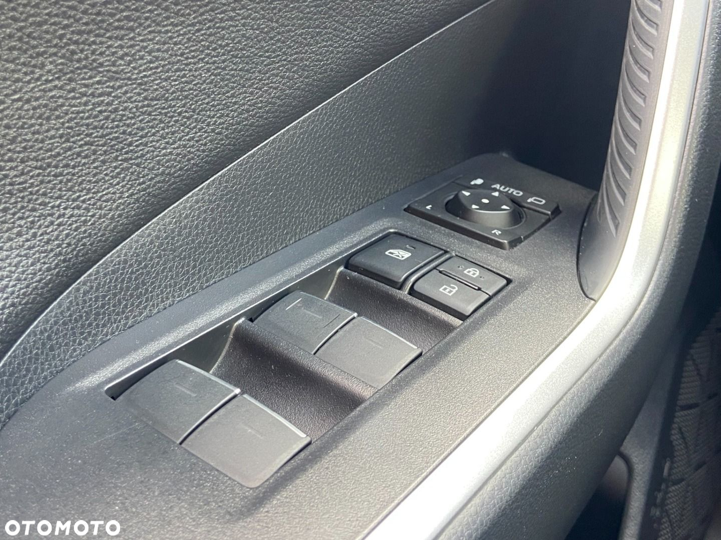 Toyota RAV4 2.5 Hybrid Comfort 4x2 - 24