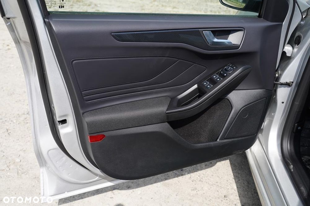 Ford Focus 1.0 EcoBoost mHEV ST-Line X - 9