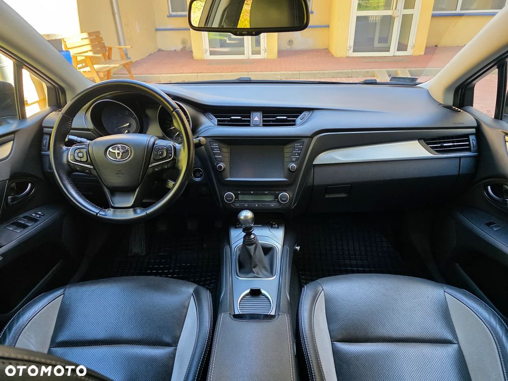 Toyota Avensis 2.0 D-4D Premium - 11