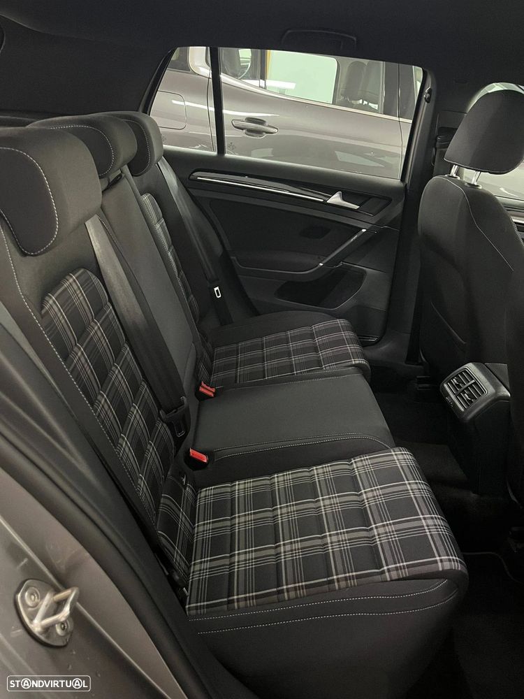 VW Golf 2.0 TDI GTD - 12