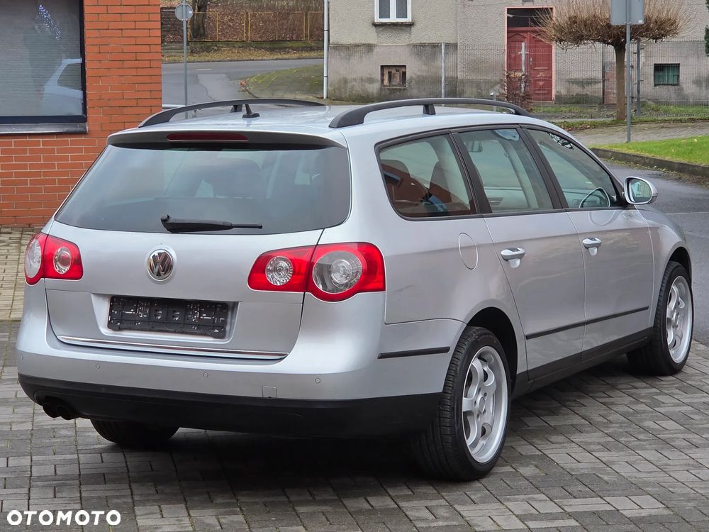 Volkswagen Passat 2.0 TDI DPF DSG Trendline - 5