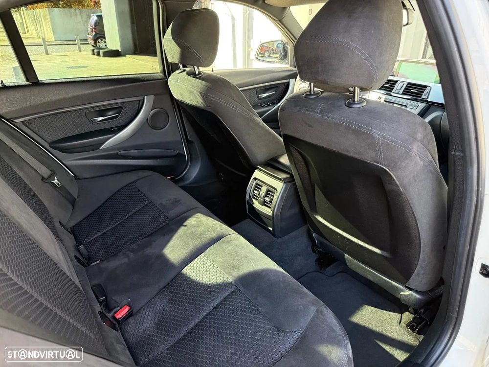 BMW 320 d Auto Pack M - 16