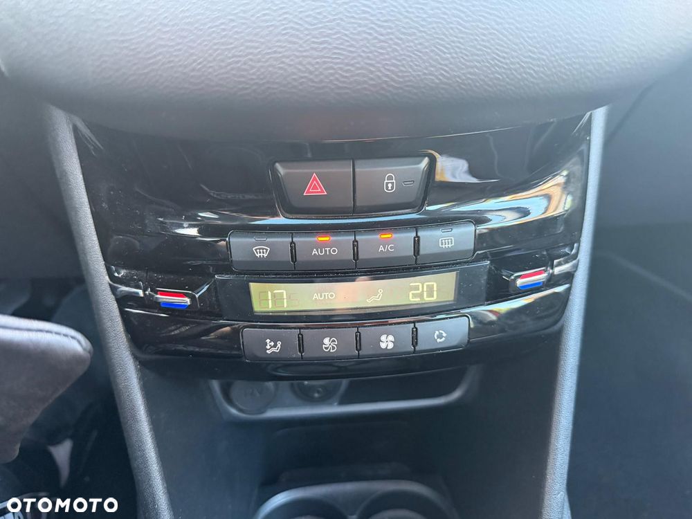Peugeot 208 1.2 VTi Allure - 19