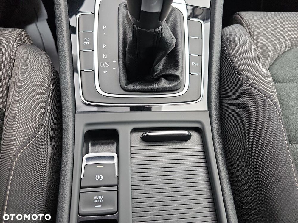 Volkswagen Golf - 24