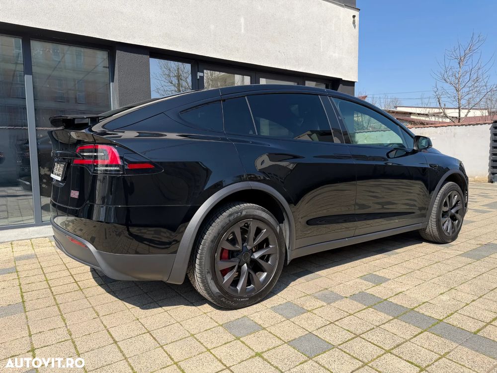 Tesla Model X - 8
