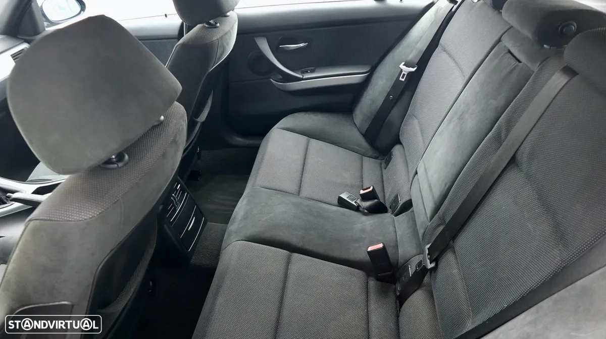 BMW 320 d Touring - 28