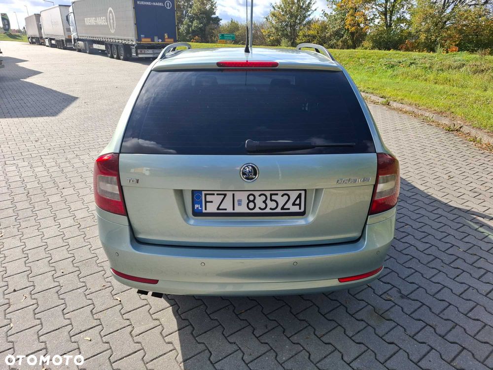 Skoda Octavia 2011 photo 4