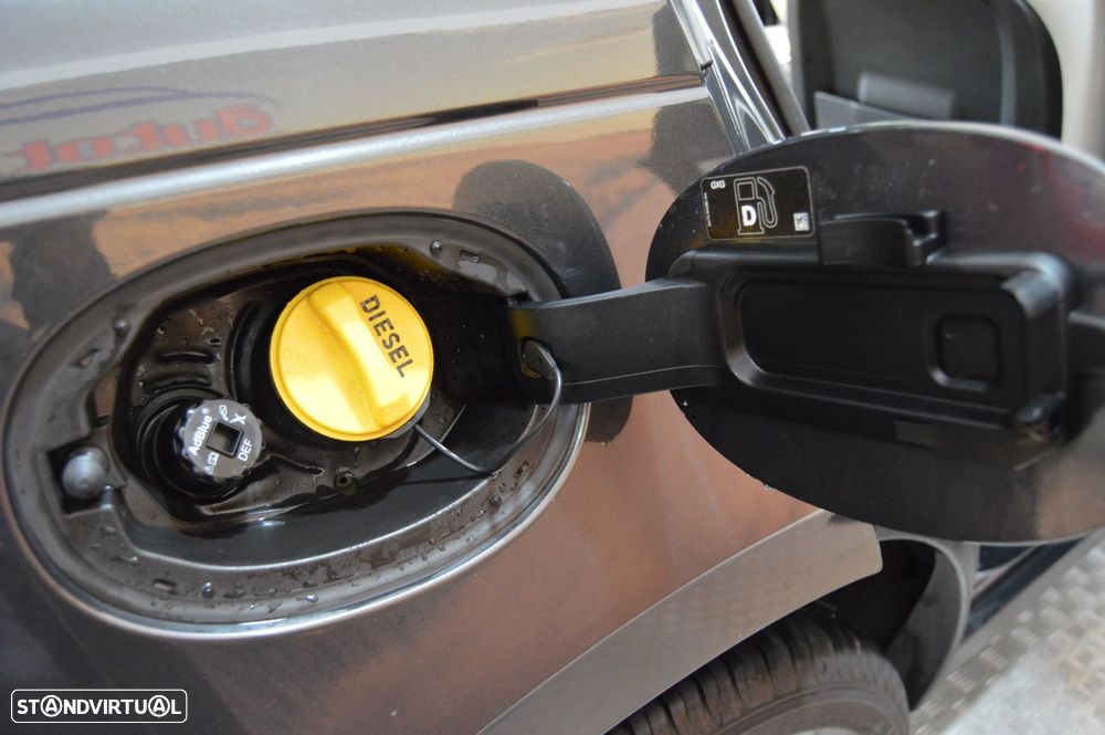 Land Rover Range Rover Velar 3.0 D R-Dynamic HSE - 24