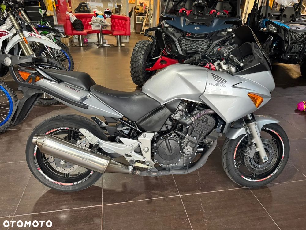 HONDA CBF 600 owiewka osłona boczek zbiornik silnik zawieszenie set podnóżek swap siedzenie chłodnica regulator moduł przełącznik przekaźnik licznik wiązka tłumik czasza wypełnienie licznik gaźnik silnik stelaż - 1