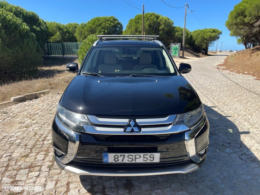 Mitsubishi Outlander 2.2 DI-D Instyle Navi - 2