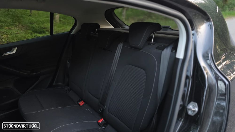 Ford Focus 1.0 EcoBoost S&S ST-LINE X - 25