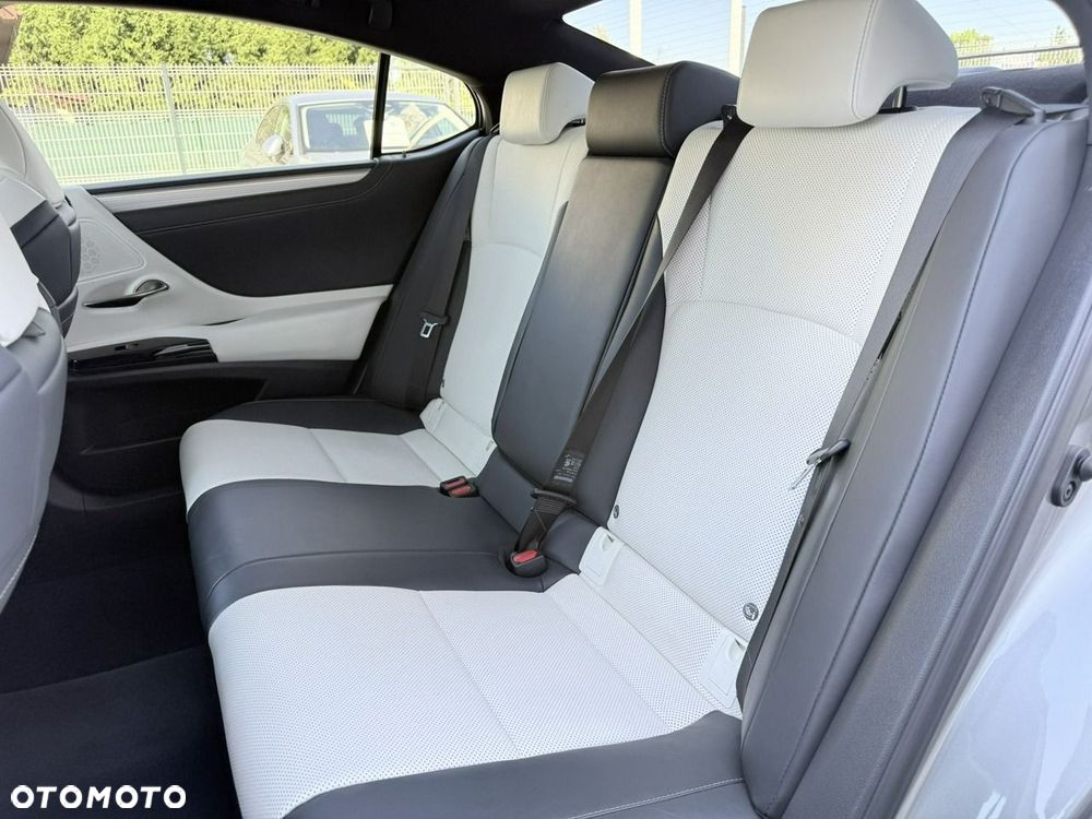 Lexus ES - 16