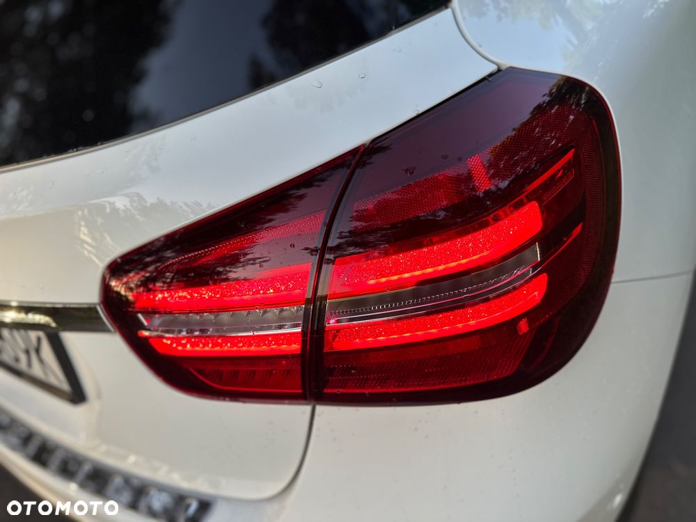 Mercedes-Benz GLA 180 7G-DCT Urban - 27