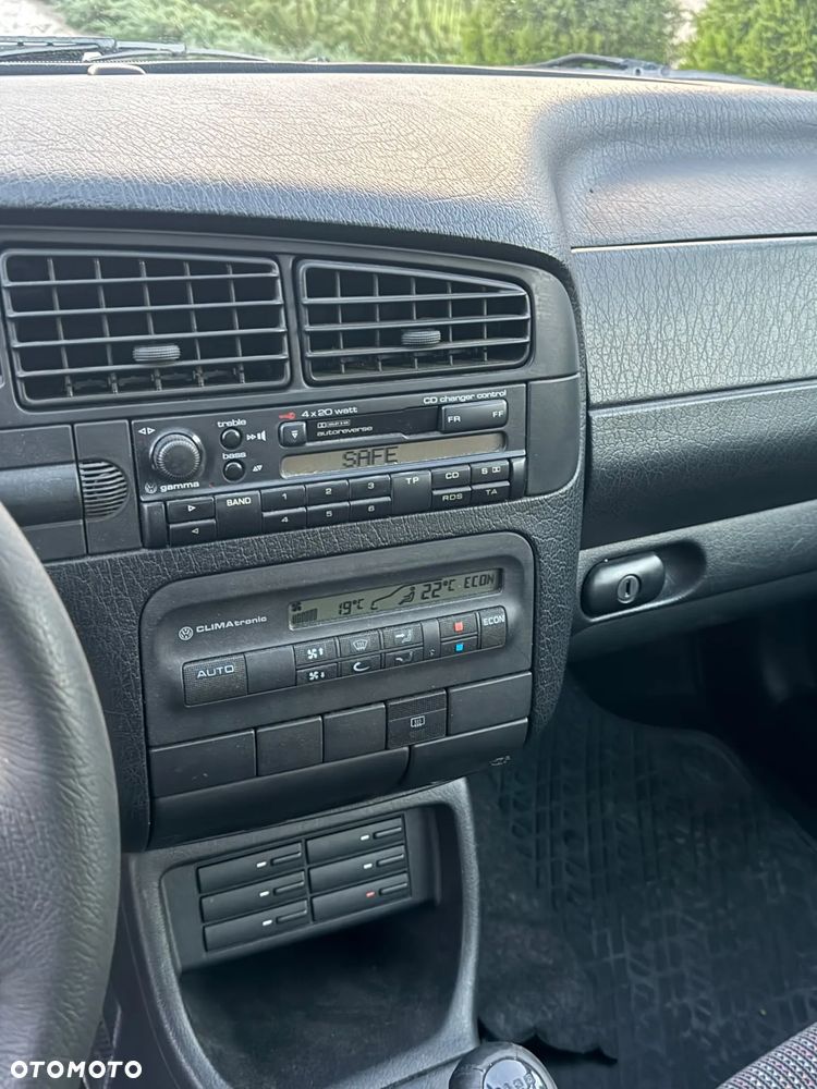Volkswagen Vento - 13