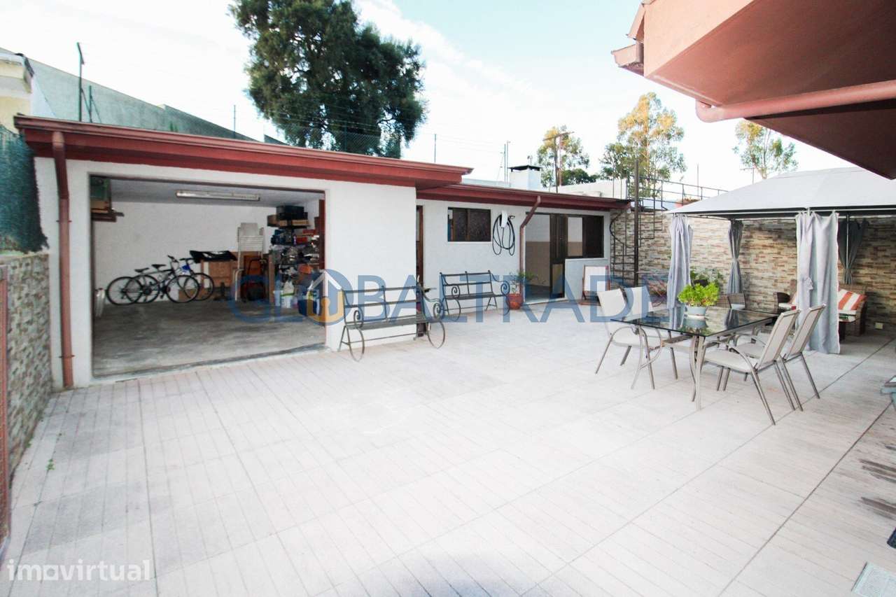 Moradia T4 com terraço e jardim em Alfena - Grande imagem: 4/37
