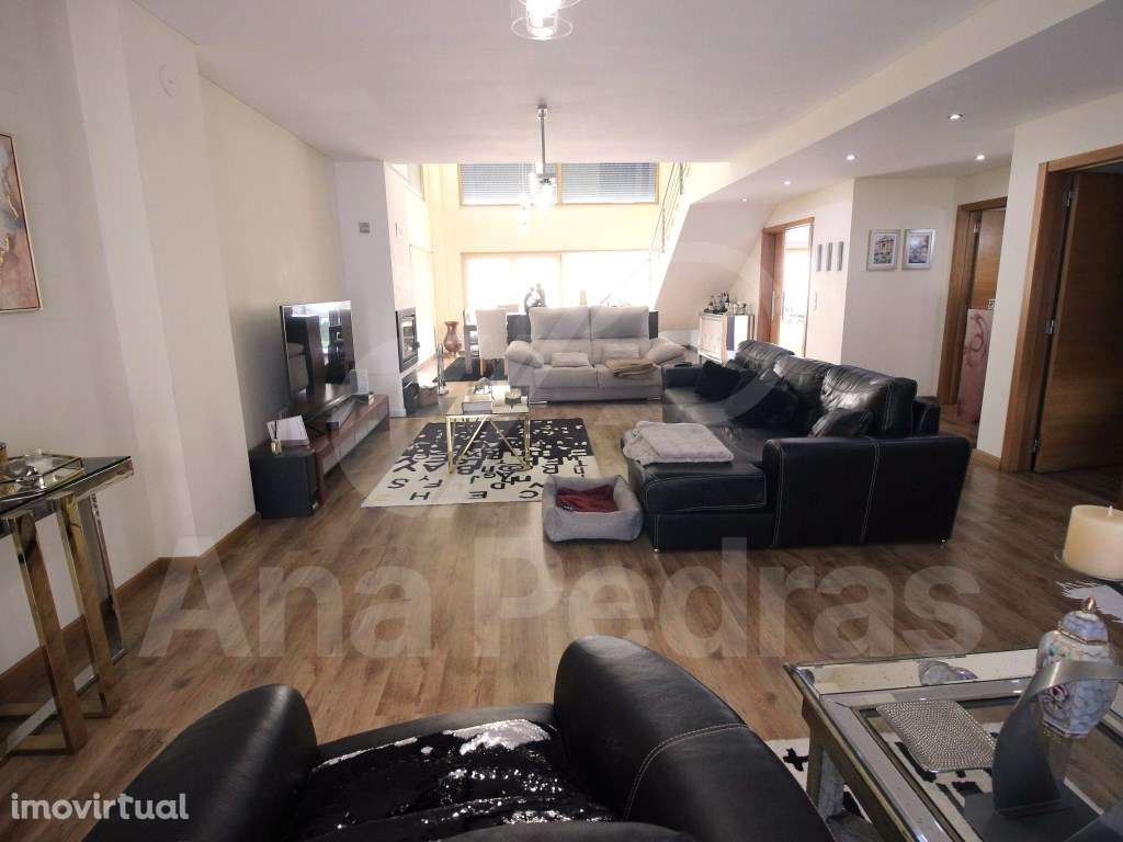 Contemporânea Moradia T4 - Grande imagem: 3/33