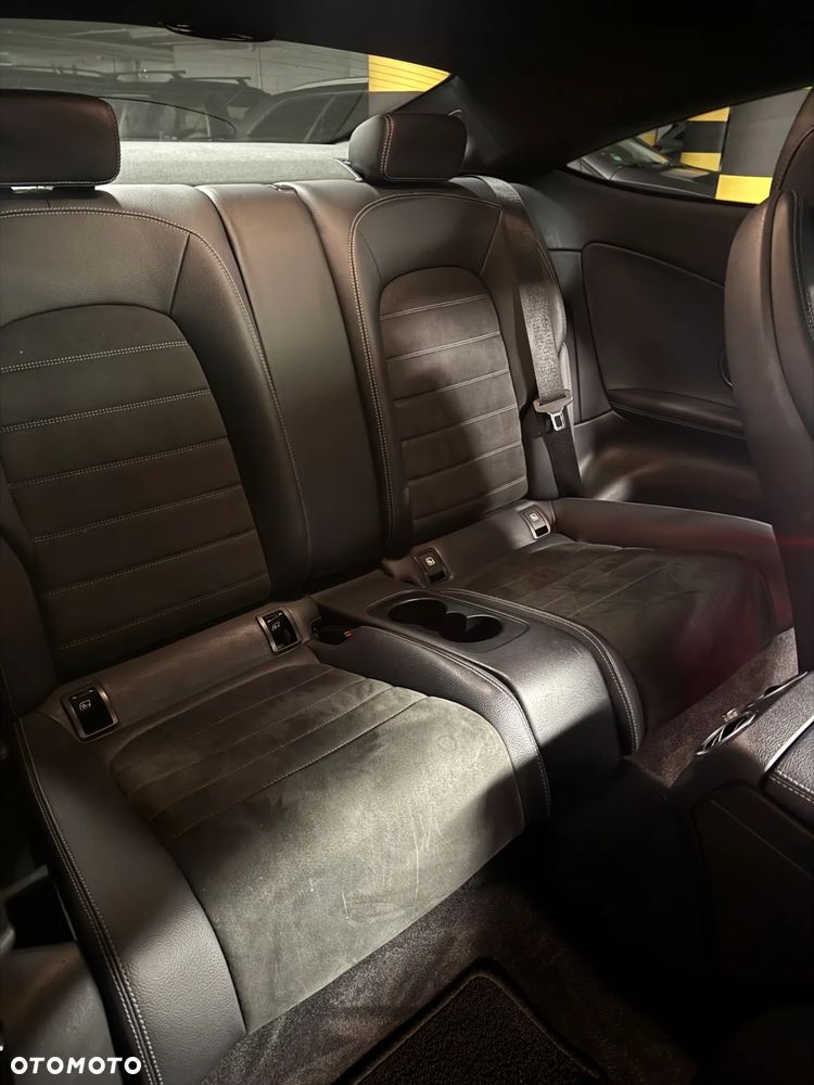 Mercedes-Benz Klasa C 300 9G-TRONIC AMG Line - 23