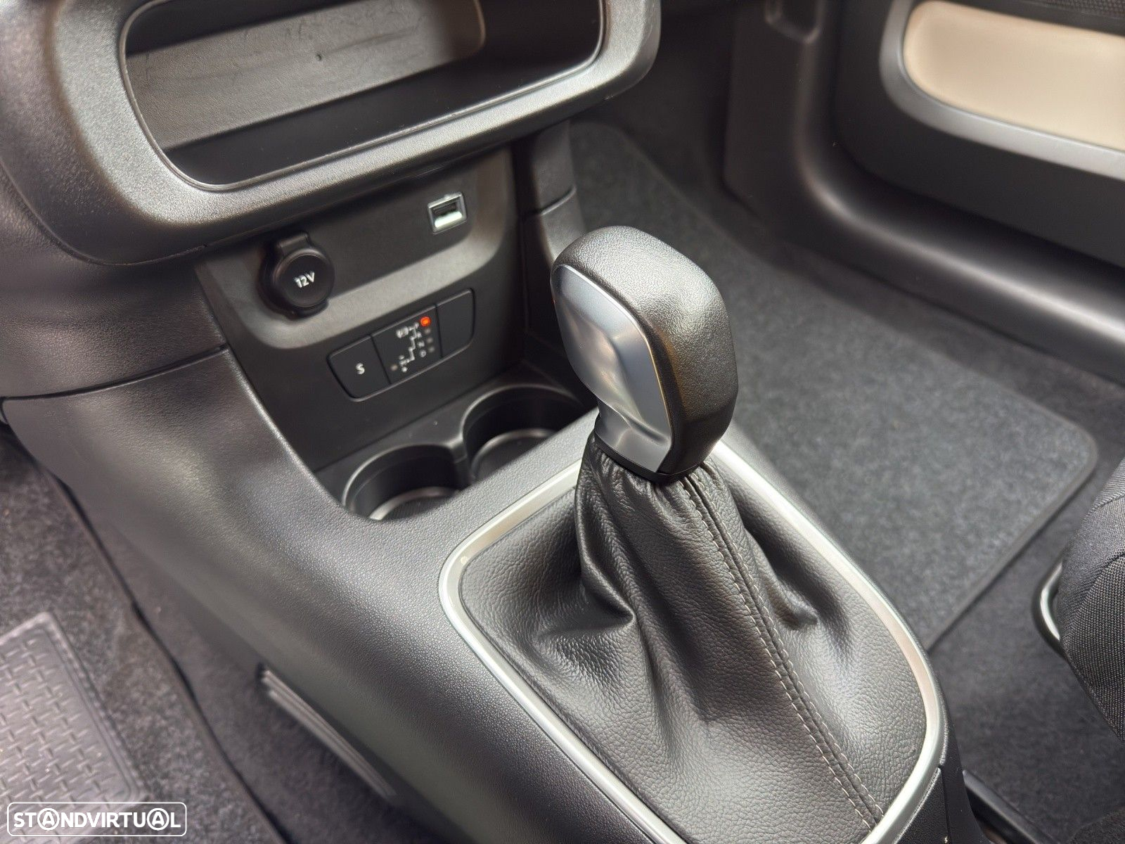 Citroën C3 1.2 PureTech Shine EAT6 - 9