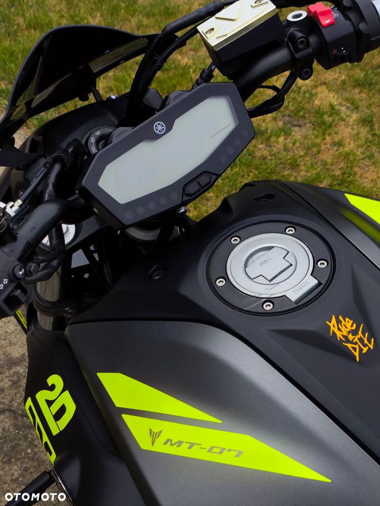 Yamaha MT - 27