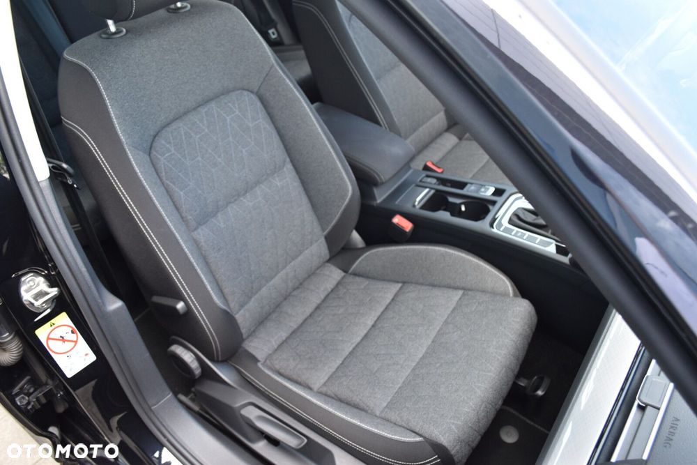 Volkswagen Passat - 36