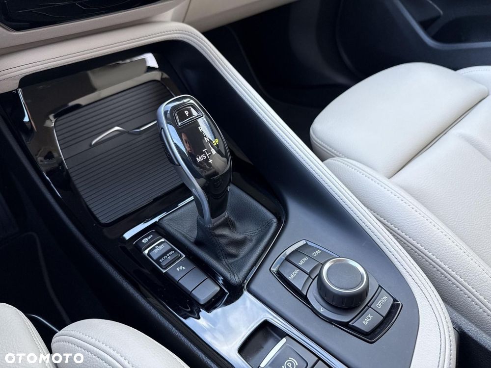 BMW X1 sDrive18d xLine - 13