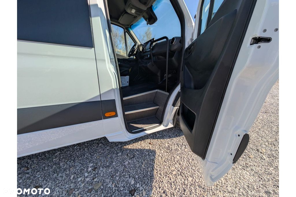 Mercedes-Benz Sprinter 517 - 12