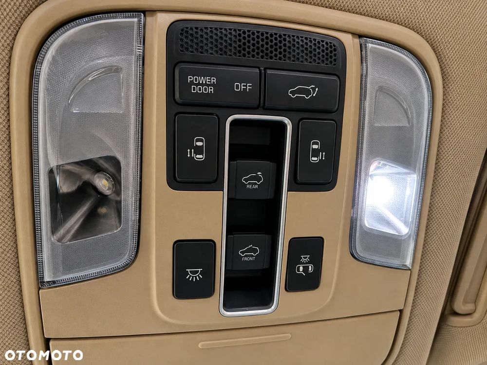 Kia Carnival - 15