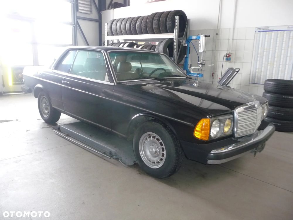 Mercedes-Benz W123 - 1