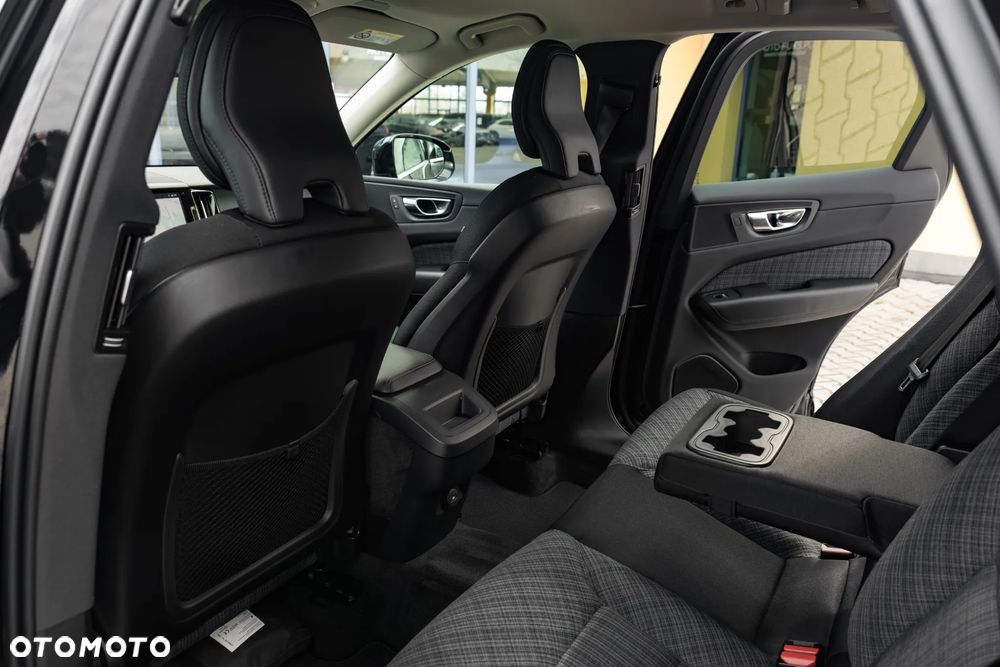Volvo XC 60 B4 D AWD Core - 31