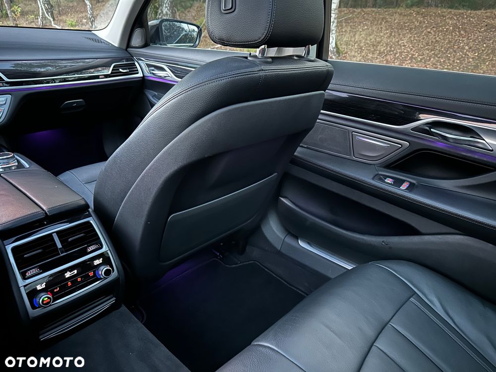 BMW Seria 7 740Li - 17