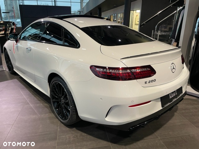 Mercedes-Benz Klasa E 200 Coupe 4-Matic 9G-TRONIC - 34