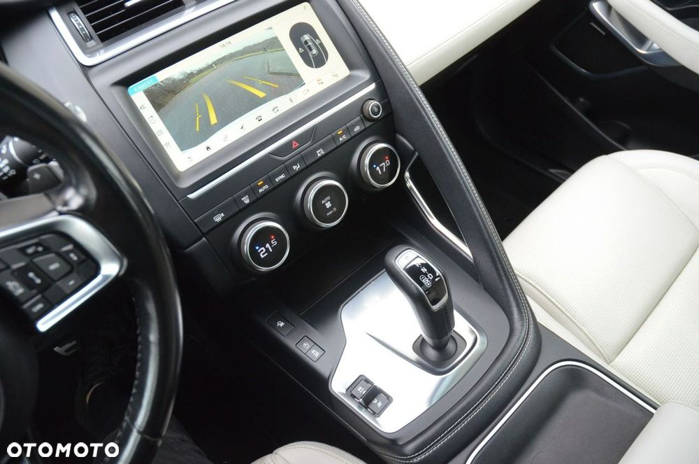 Jaguar E-Pace 2.0 i4P AWD R-Dynamic - 29