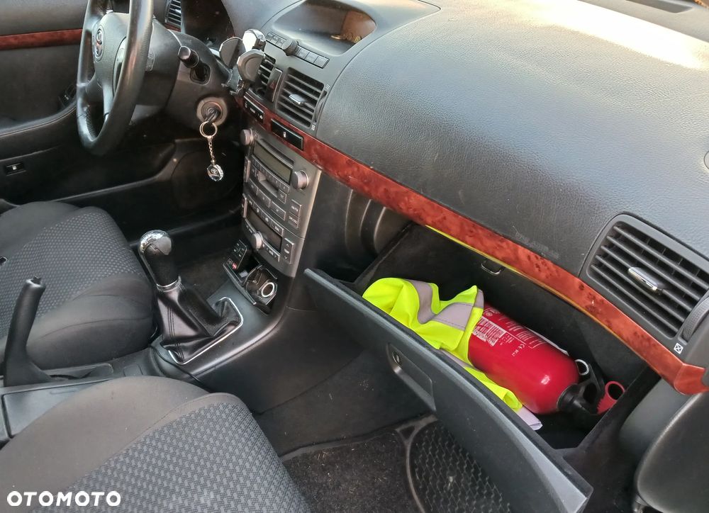 Toyota Avensis - 9