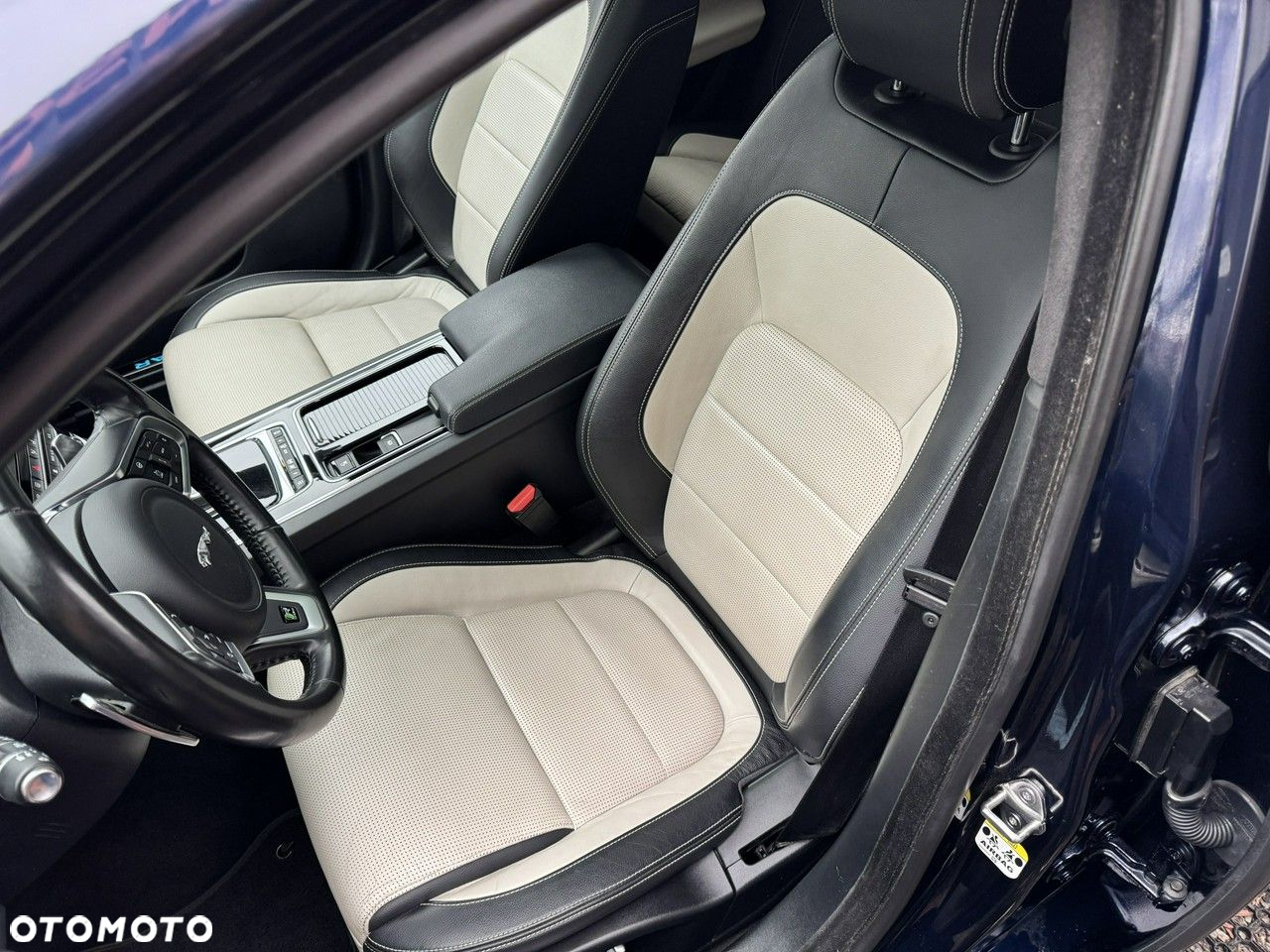 Jaguar XF 2.0 i4D AWD R-Sport - 11
