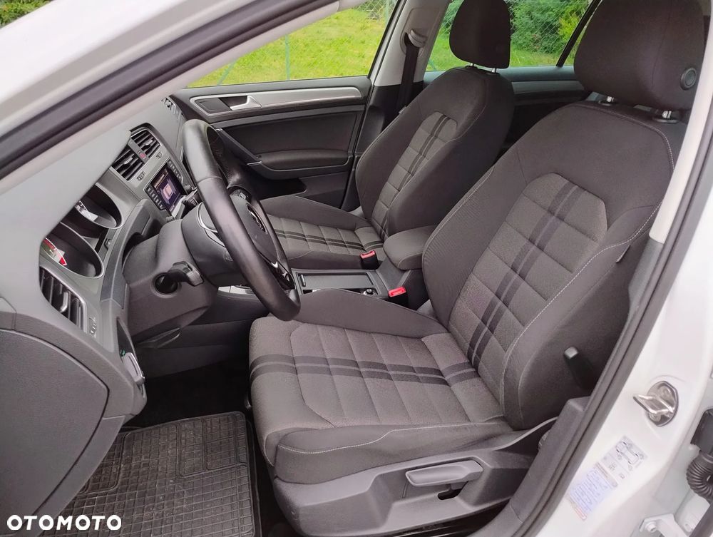 Volkswagen Golf - 10