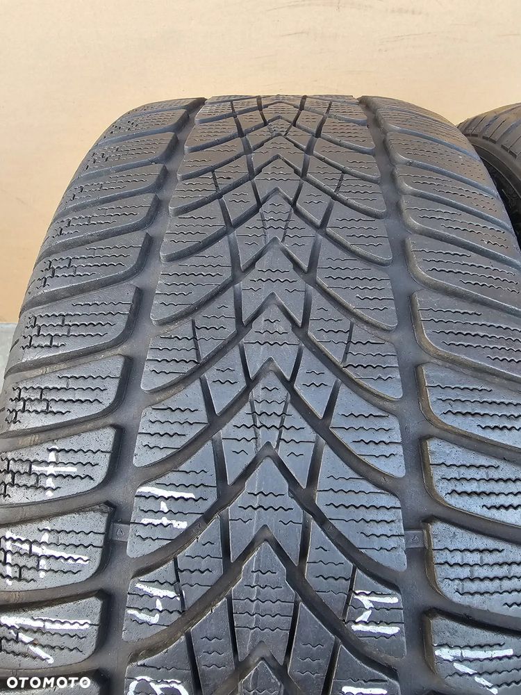 (O11) 235/45R17 94H 5,5mm 15r / Dunlop SP Winter Sport 4D - 5