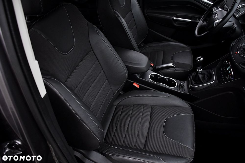 Ford Kuga 2.0 TDCi 4x4 Titanium - 29