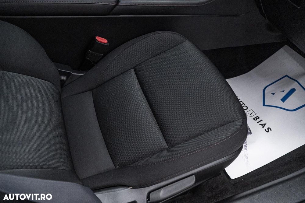 Mazda 3 e-SKYACTIV-G 2.0 M HYBRID 150 SELECTION - 38