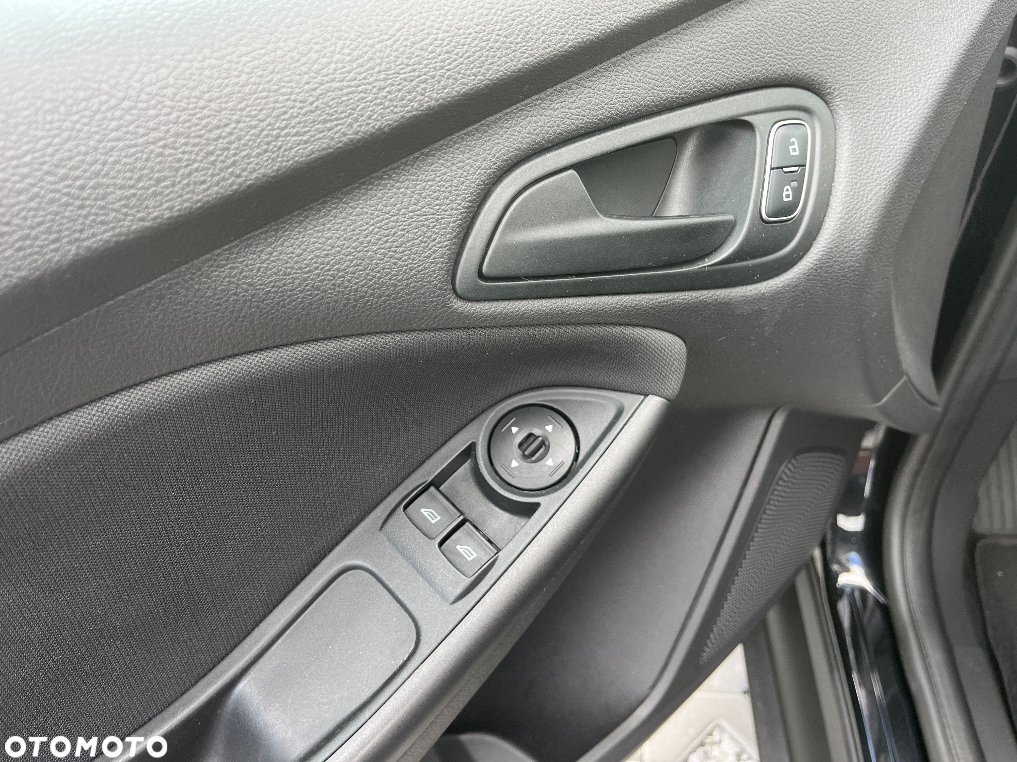 Ford Focus - 25