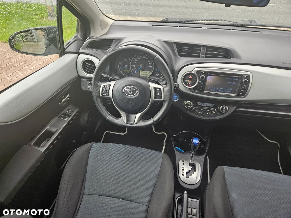 Toyota Yaris Hybrid 100 Sol - 14