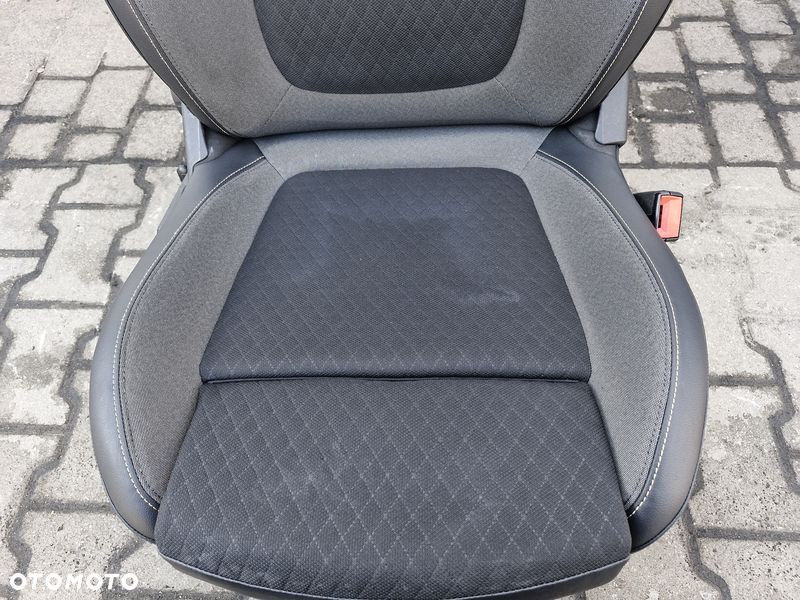 OPEL GRANDLAND X FOTEL PRAWY PRZÓD UK - 9