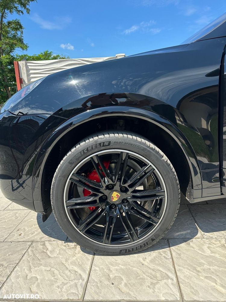 Porsche Cayenne Platinum Edition - 16