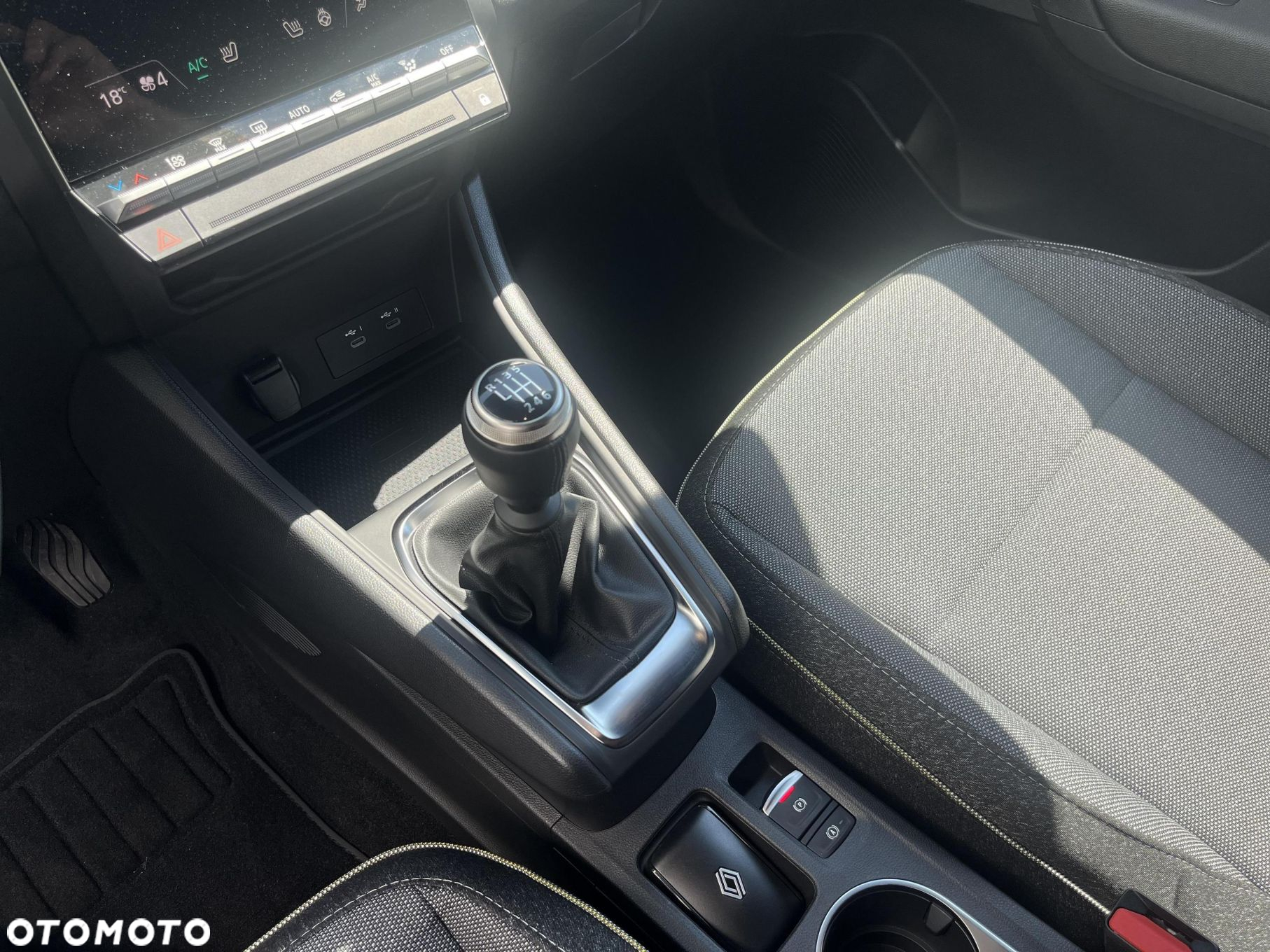 Renault Captur 1.0 TCe Techno - 15