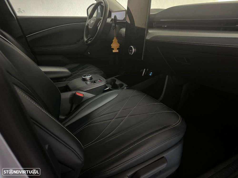 Ford Mustang Mach-E Premium - 24