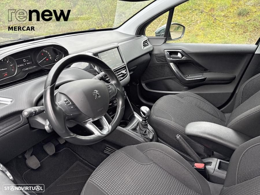 Peugeot 208 - 12