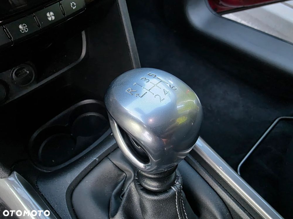 Peugeot 2008 BlueHDi 100 STOP & START Style - 25