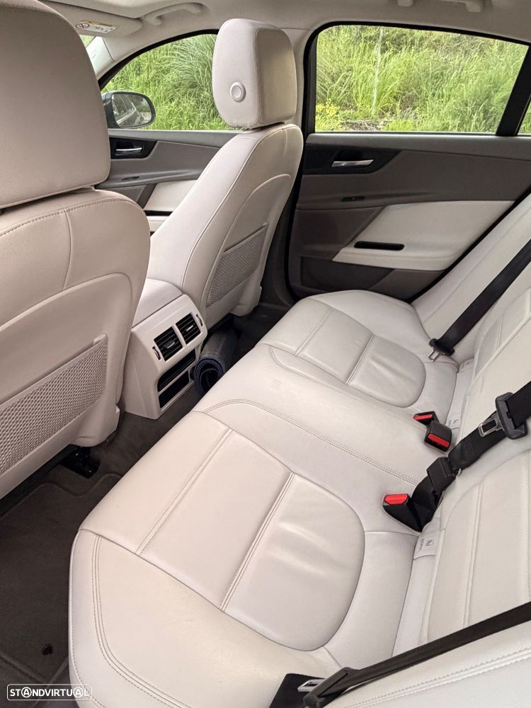 Jaguar XE 2.0 D Prestige Aut. - 16