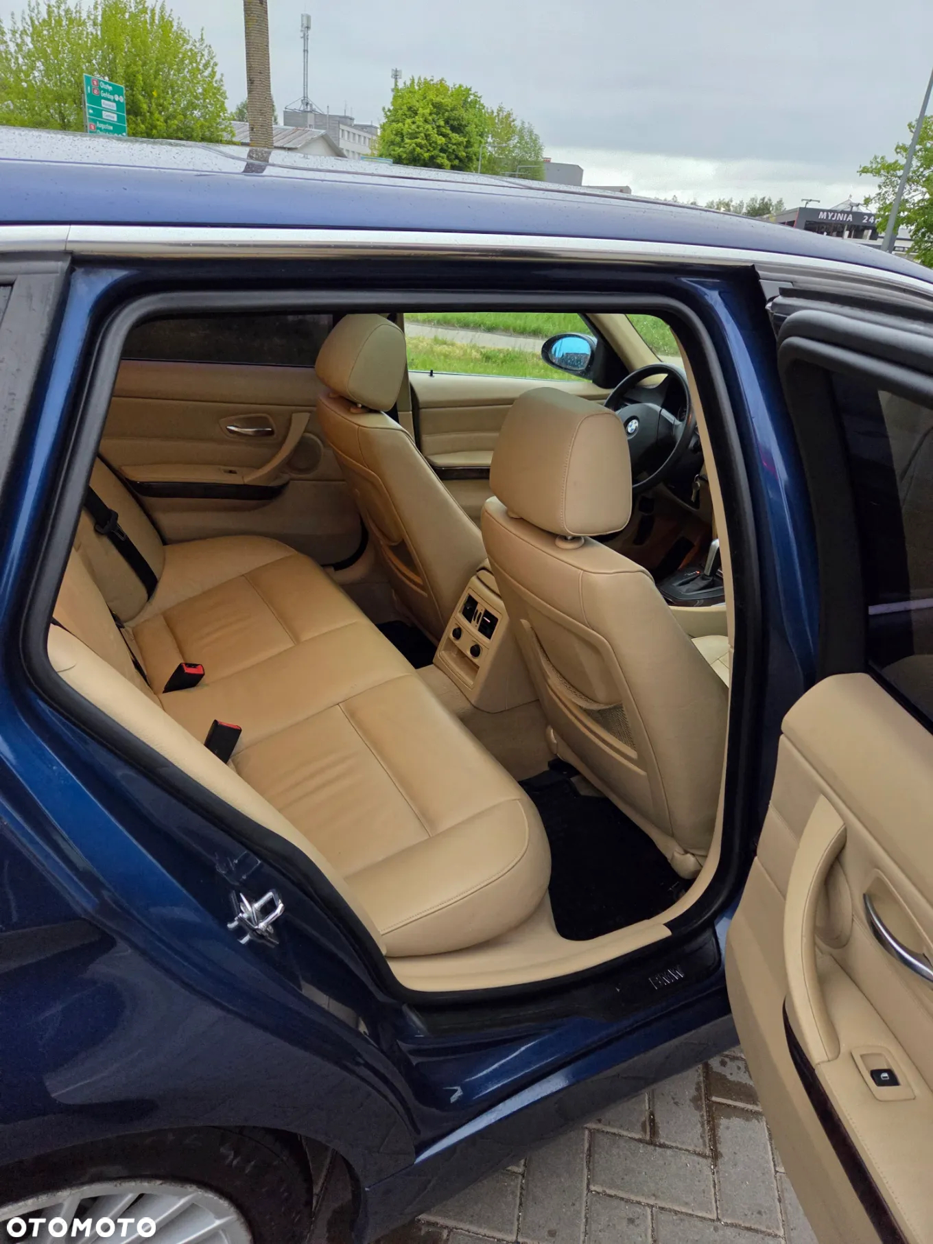 BMW Seria 3 325xi Touring - 11