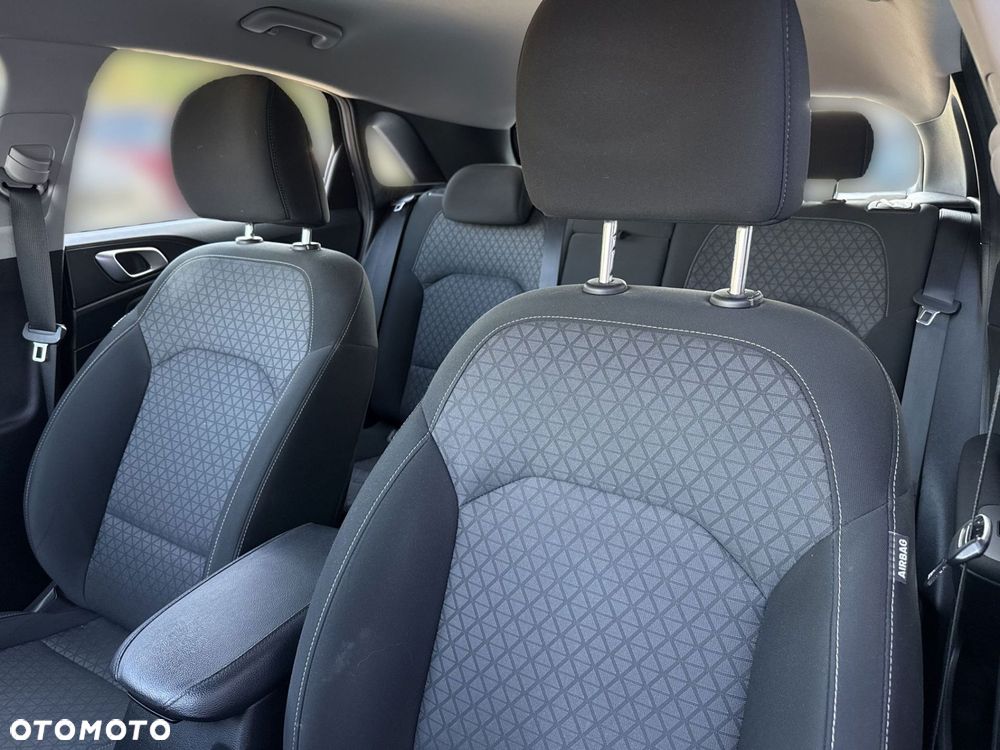 Kia Ceed - 11
